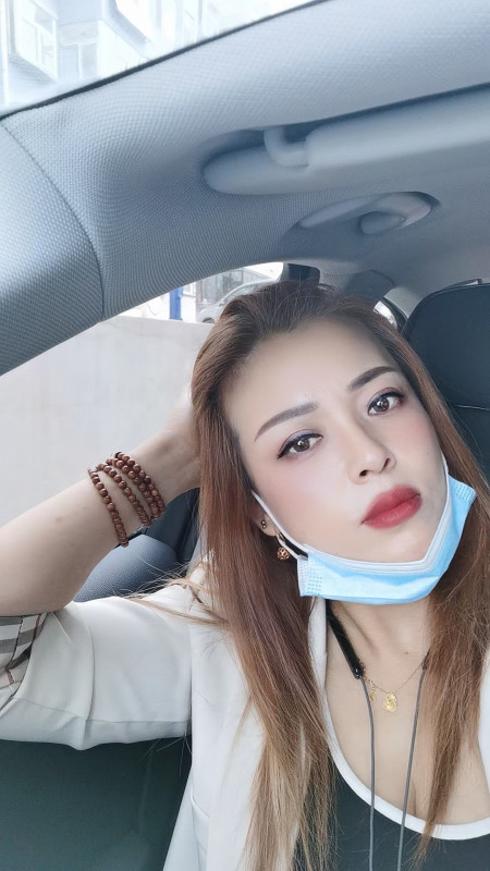 服务系巨臀